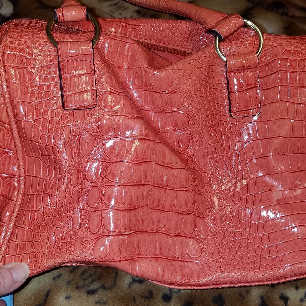 Beautiful Nicole Miller purse.

Please go to my pa
